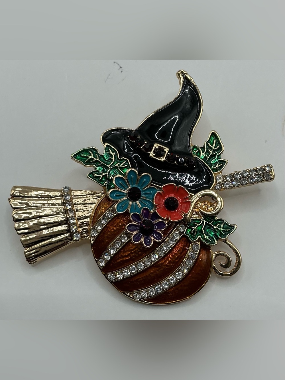 FESTIVE FALL PUMPKIN BROOM WITCH HAT COLLAGE ENAMRL AND RHINESTONE BROOCH NWOT